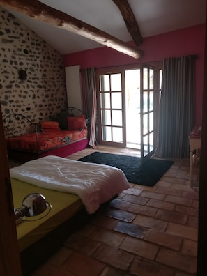 6 Schlafzimmer, Bügeleisen/Bügelbrett, kostenloses WLAN, Bettwäsche