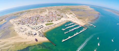 Perto da praia, toalhas de praia