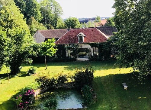 charmante Hütte am Fuße einer Abtei aus dem 13. Jahrhundert 