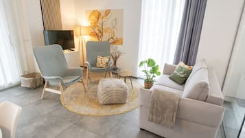 Fernseher, Bücher, Stereoanlage