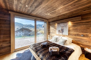 6 slaapkamers, een strijkplank/strijkijzer, reisbedje, gratis wifi