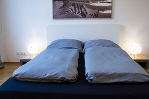 2 habitaciones, tabla de planchar con plancha, internet y ropa de cama 