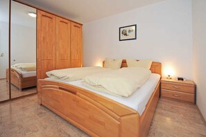 2 bedrooms, travel cot