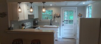 Viehättävä, äskettäin uusittu hytti kävelyetäisyydellä veneiden käynnistämisestä