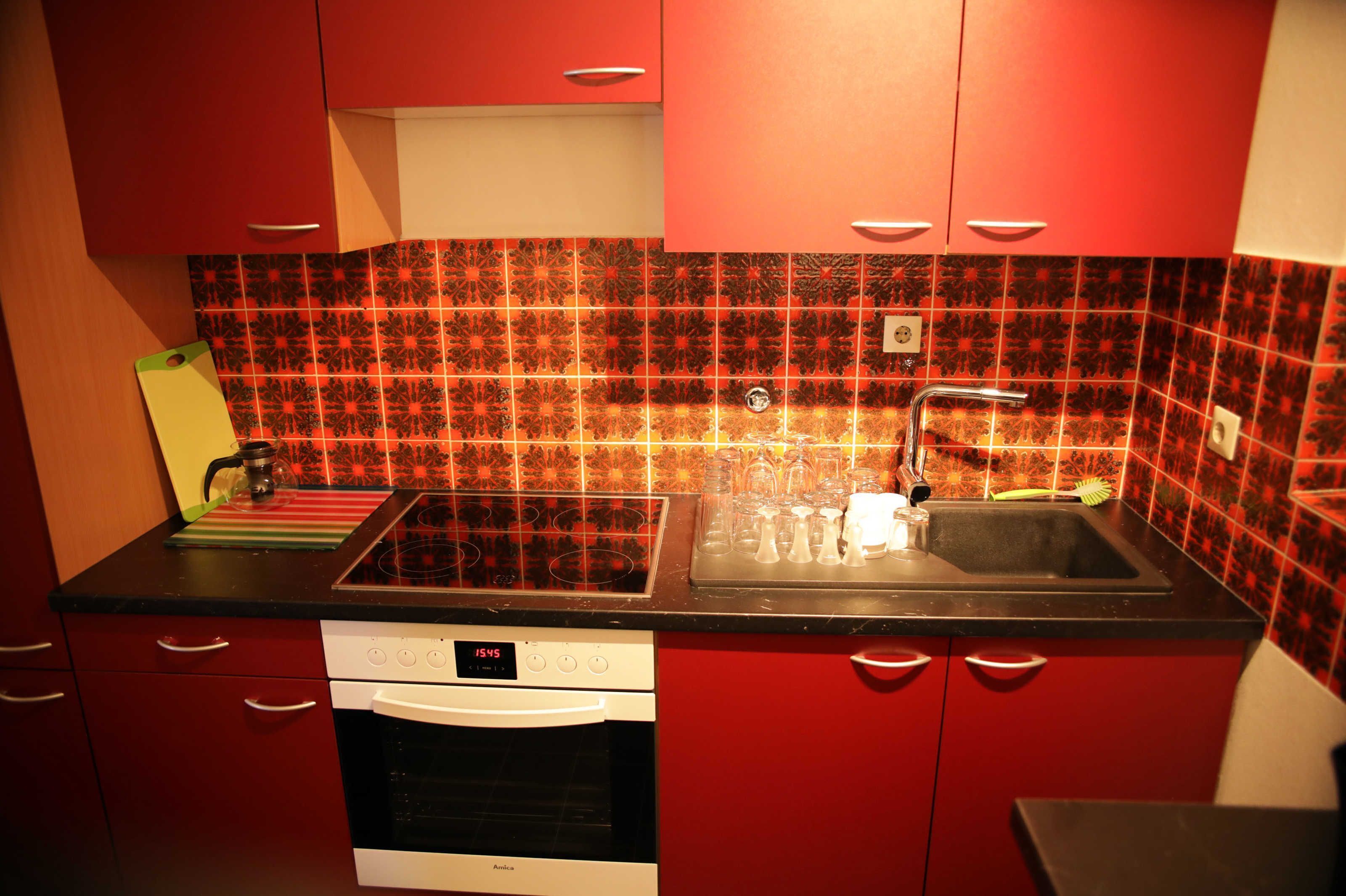 Kühlschrank, Mikrowelle, Ofen, Geschirrspüler