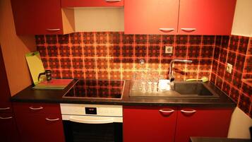 Kühlschrank, Mikrowelle, Ofen, Geschirrspüler