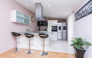 Kühlschrank, Herdplatte, Geschirrspüler