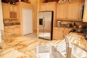 Perhehuvila, poreamme, puutarha-alue | Ruokamaailma