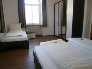 1 habitación, tabla de planchar con plancha, wifi y ropa de cama 