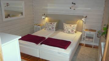 3 makuuhuonetta, työpöytä, silitysrauta/-lauta, ilmainen Wi-Fi