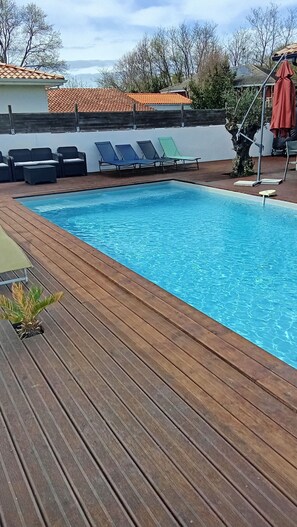 A heated pool - Family villa with heated pool, in a quiet location close to the lake and center. (Gujan-Mestras)