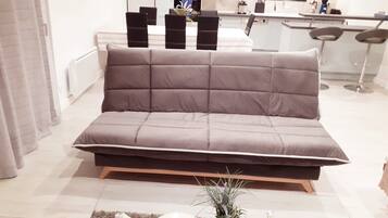 Televisio, pöytäjalkapallopöytä, pöytätennispöytä, stereot