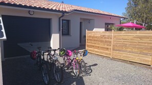 Property grounds - Family villa with heated pool, in a quiet location close to the lake and center. (Gujan-Mestras)