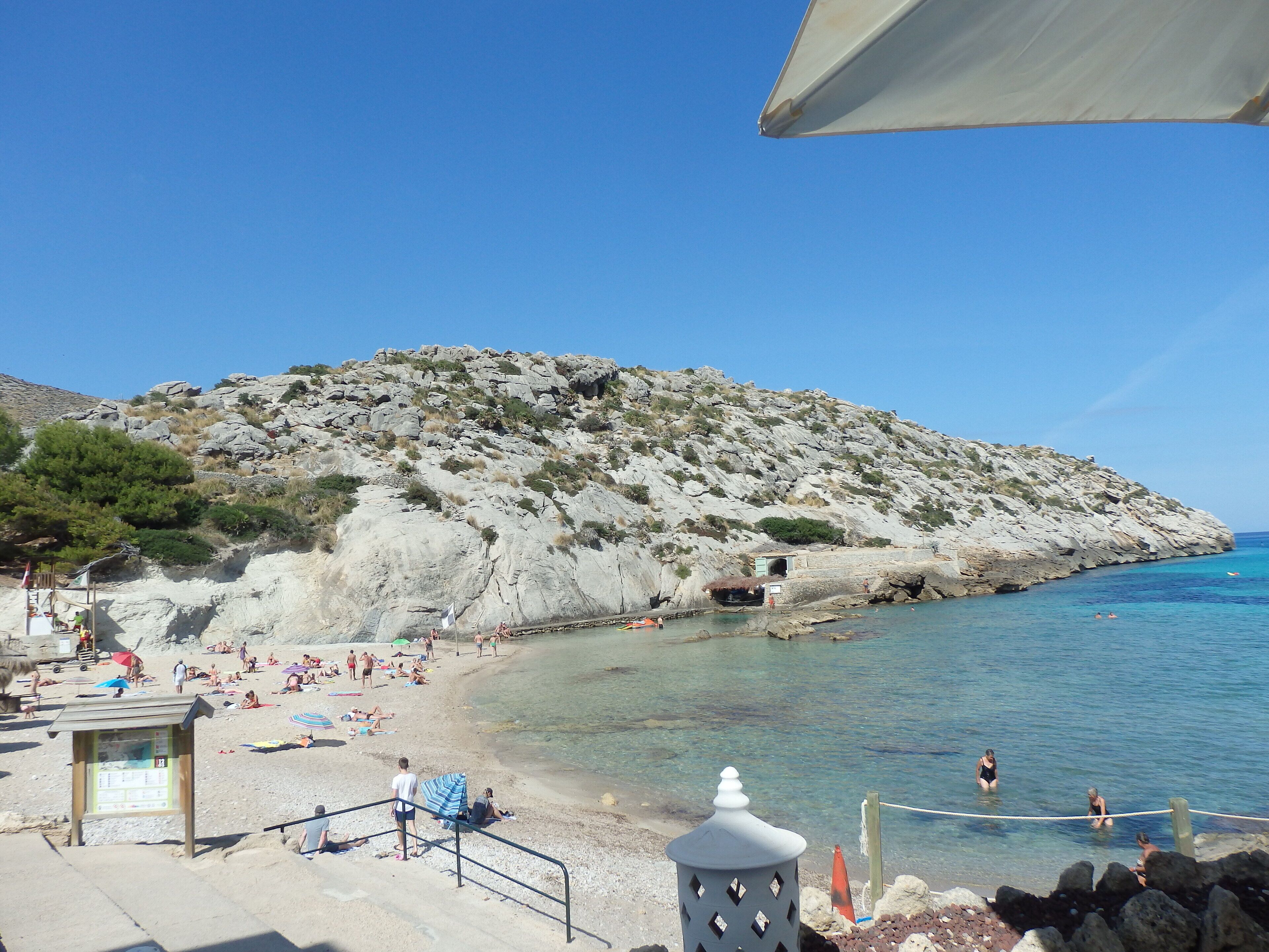 Beach nearby, sun loungers