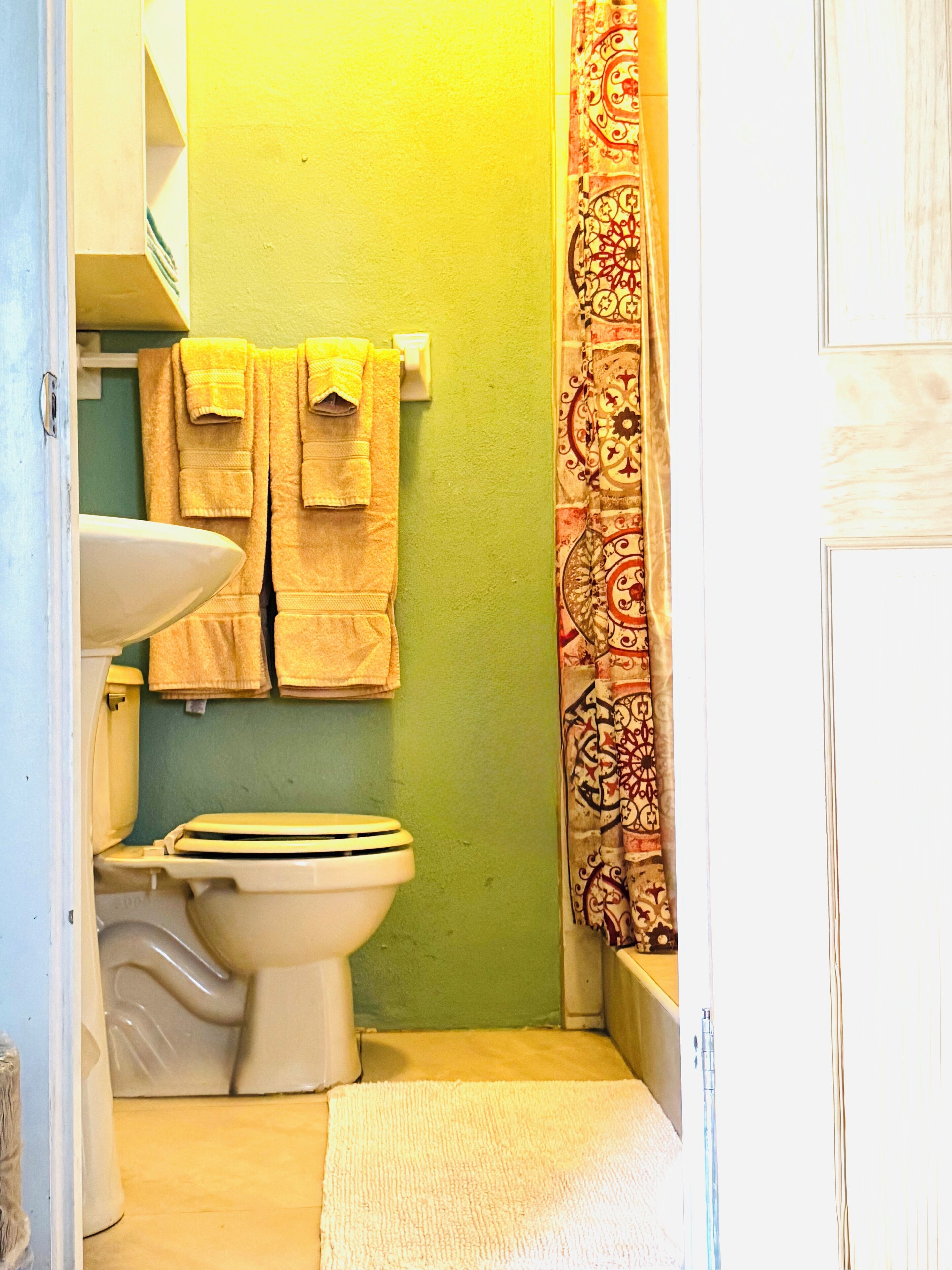 Dusche, Handtücher, Seife, Toilettenpapier