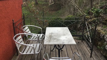 屋外ダイニングエリア