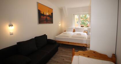 3 rooms, up to 9 persons, luxurious furnishings, "Calla"