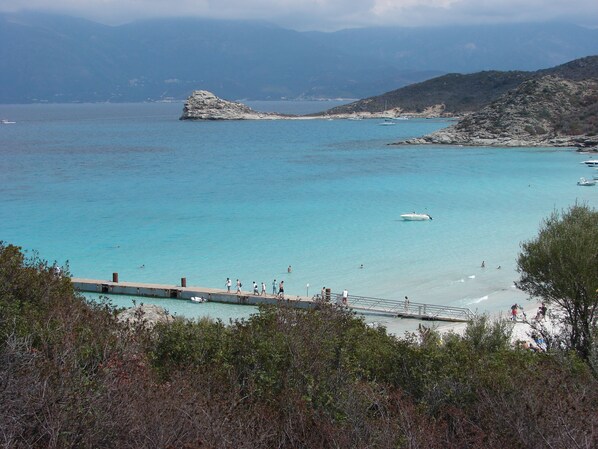 Beach nearby, beach towels - comfortable rental type f2 in the heart of the vineyard with swimming pool (Patrimonio)