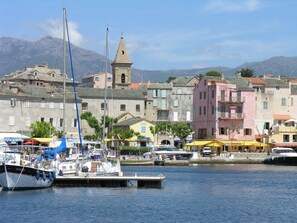 Marina - comfortable rental type f2 in the heart of the vineyard with swimming pool (Patrimonio)