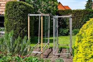 Unclassified image, 4 of 13, button