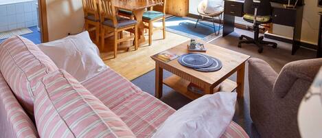 1 bedroom, desk, bed sheets