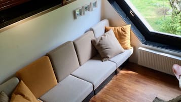 Fireplace, books, stereo