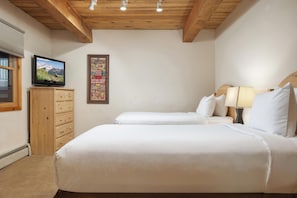 3 chambres, fer et planche à repasser, Wi-Fi, draps fournis