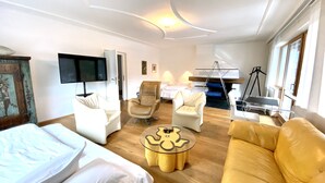 4 soverom, strykejern/-brett, reiseseng for barn og wi-fi (inkludert)