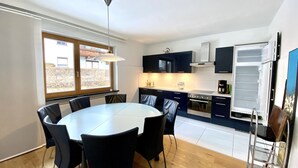 Kaffetrakter/tekoker, kjøleskap, mikrobølgeovn og ovn