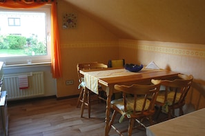 Dining - Affordable vacation apartment with sauna in a quiet location near the forest. 4 DTV* (Hessen)