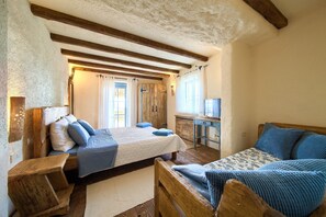 4 habitaciones, tabla de planchar con plancha y cuna de viaje 