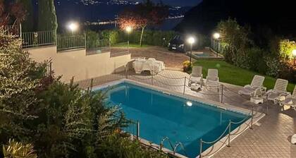 Schönes 3-Zimmer-App. einer Residenz, Pool, Balkon, Seeblick, Gardasee-Tignale