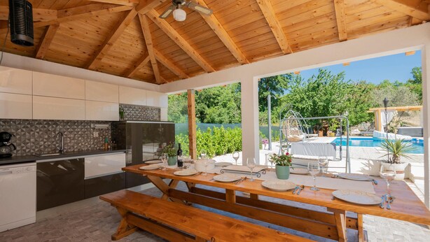 Outdoor dining - Awesome home in Zmijavci (Zmijavci)