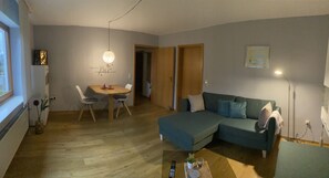 TV, bøker og stereoanlegg