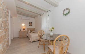 2 chambres, coffre-fort, accès au Wi-Fi (inclus), literie fournie