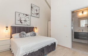 2 bedrooms, in-room safe, free WiFi, bed sheets