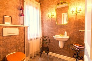 Unclassified image, 5 of 13, button