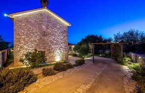 Property grounds - Cozy home in Kras with WiFi (Kras)