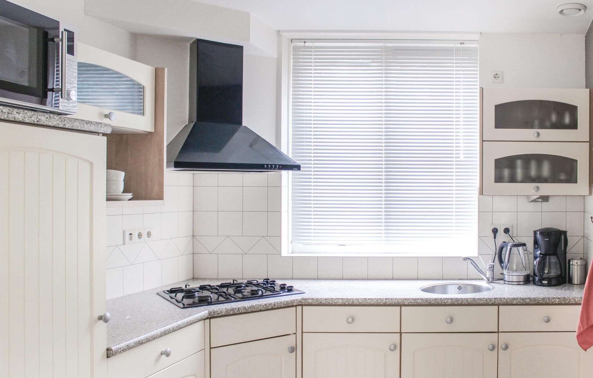 Frigorifero, piano cottura, lavastoviglie, macchina per tè/caffè