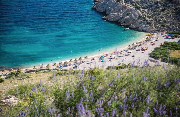 Una playa cerca, pesca