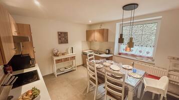 Réfrigérateur, micro-ondes, four, lave-vaisselle