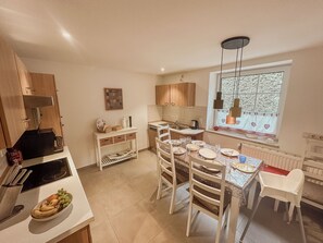 Kjøleskap, mikrobølgeovn, ovn og oppvaskmaskin