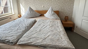 4 Schlafzimmer, Schreibtisch, Reisekinderbett, WLAN