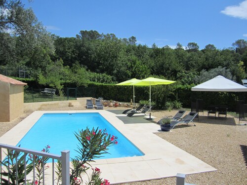 Petite Maison Clos Neuf. grand terrain, piscine, calme, dans le vignoble.