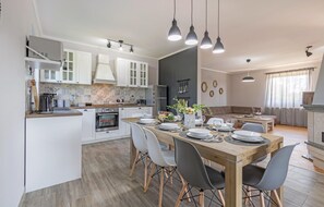 Dining - 4 bedroom pet friendly home in Bale (Bale)