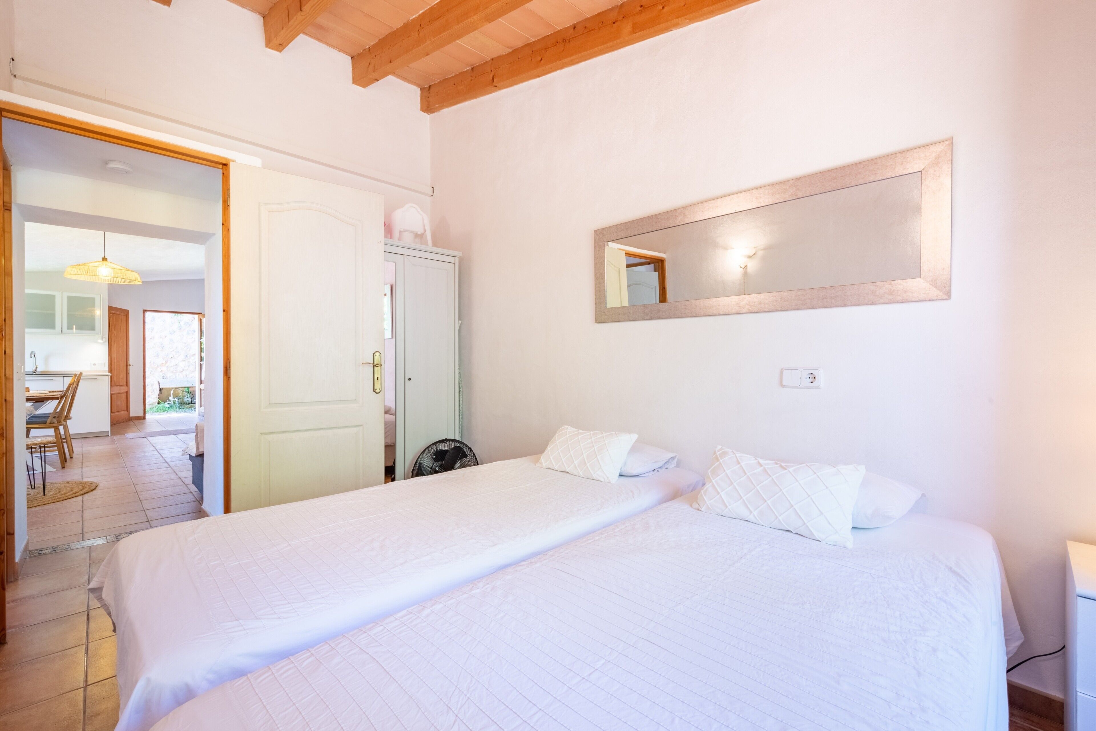 2 bedrooms, iron/ironing board, free WiFi, bed sheets