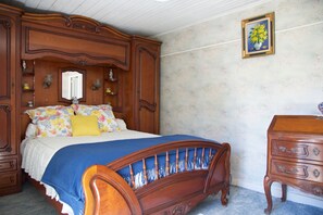 3 chambres, fer et planche à repasser, lit de bébé portatif