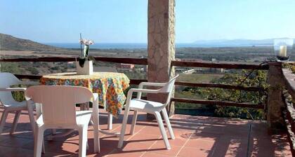 Luxuriöse Villa mit Garten und atemberaubendem Blick – 6000qm Garten in Hanglage