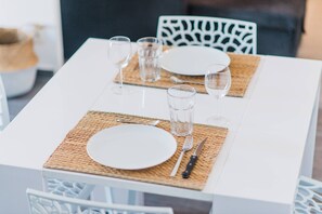 Dining - T2 APARTMENT + LARGE TERRACE +2 PRIVATE PARKING (Ollioules)