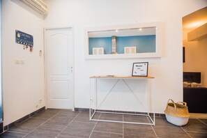 Interior - T2 APARTMENT + LARGE TERRACE +2 PRIVATE PARKING (Ollioules)